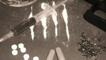 Sase bucuresteni, retinuti pentru trafic de heroina