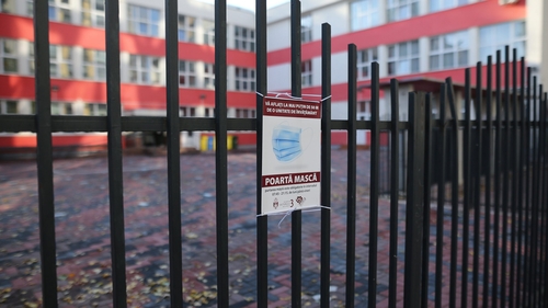 Premierul a explicat ce se întâmplă cu școlile din Capitală