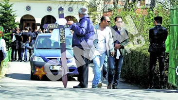 Stefan Stan si-a luat-o in cap! S-a dus la inmormantarea prietenului cu bodyguardul dupa el