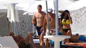 Uite de ce priveliste se bucura in dormitor fiul cel mare al lui Ciomu! Intra sa o vezi pe viitoarea nora a chirurgului!