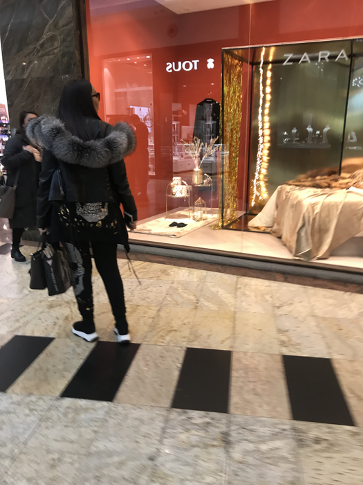 Pentru un moment, a fost atrasă și de lenjerii de pat
