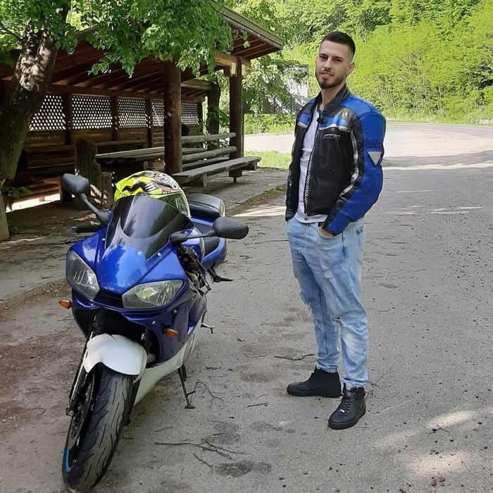 El este Denis Morea, fotbalistul care și-a pierdut viața în accidentul de pe Transalpina. Avea doar 28 de ani