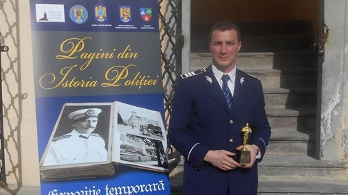 O sa razi cu lacrimi! Cum a raspuns politistul Marian Godina, in versuri, pentru doua proaspete soferite: "Mai bine v-ati..."