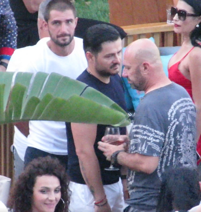 Cei trei burlaci, cu mine foarte serioase