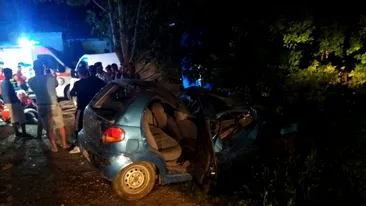 Un bărbat din Teleorman, fără permis auto, a murit după ce a intrat cu mașina în copac