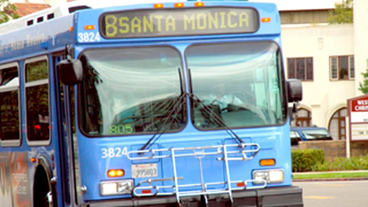 A dat copilul de sase ani unui necunoscut, in autobuz