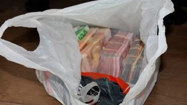 Întâmplare ca-n filme! Un timişorean a găsit o plasă cu 6.000 de euro în centrul oraşului! Ce a făcut cu banii