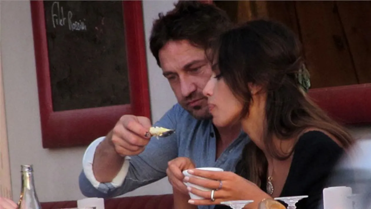 Gerard Butler, asa cum l-ati vazut doar in filme! A facut spectacol intr-un mall