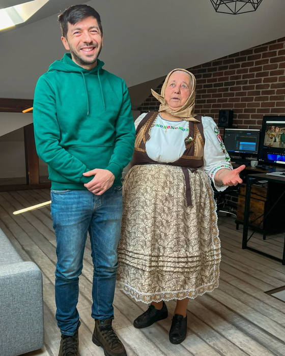 Cine e, de fapt, tanti Lenuța din Chinteni. Nu e bunica lui Mircea Bravo