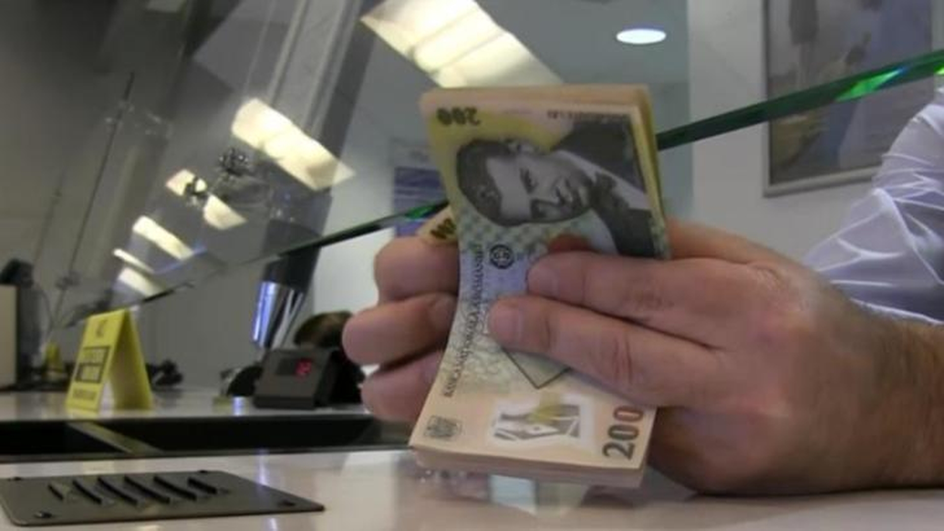 E oficial! Parlamentul a aprobat legea amânării ratelor la bănci