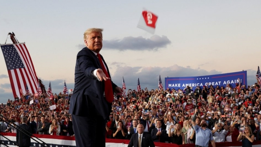 Donald Trump a aruncat măști, la prima apariție în public după infectare: „Sunt imun”. VIDEO