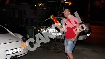 Oana Zavoranu a facut circ la Sectia 1 Polite! Vezi aici cum s-a echipat cu colac de salvare si pistol cu apa!