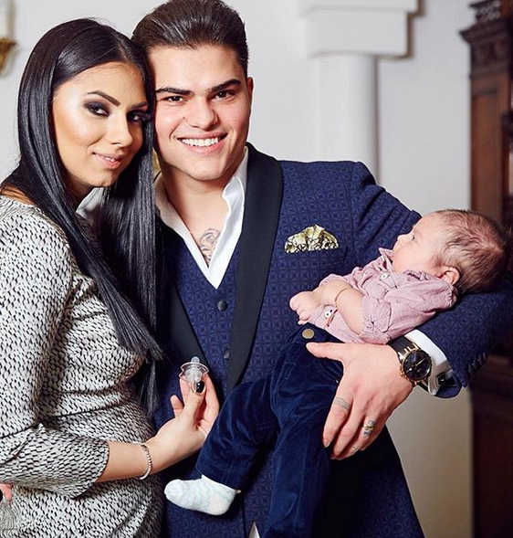 Ţi-l mai aminteşti pe Iulian Demeter, bărbatul care a divorţat-o pe Sylvia de Andrei de la Alb Negru? Căsnicia l-a transformat total. S-a rotunjit bine
