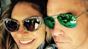Cel mai amuzant cadou. Ce i-a scris pe tort ROBBIE WILLIAMS soţiei sale la împlinirea frumoasei vârste de 37 de ani 