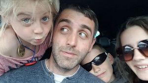 S-a sinucis din cauza datoriilor și a lăsat trei copii orfani. Este cutremurător ce a scris bărbatul în biletul de adio