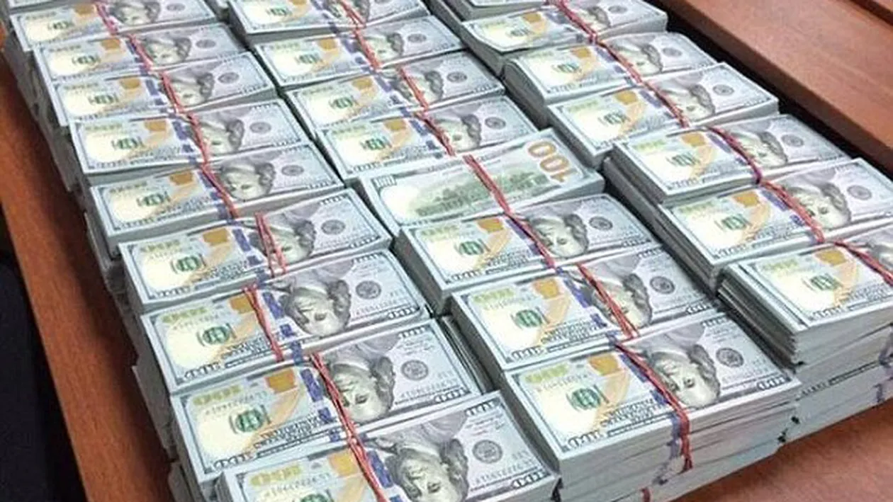 Razie! Poliţia a descoperit peste 122 milioane de dolari, bani gheaţă, în apartamentul şefului agenţiei anticorupţie din Rusia