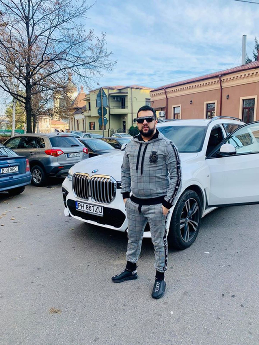 Bolidul de lux al lui Tzancă Uraganul, lovit de o femeie care a pierdut controlul volanului: ”Uitați ce face neatenția din om”