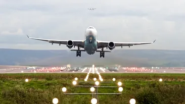 Un avion a aterizat de urgență pe Aeroportul Otopeni din cauza unei pasagere cu probleme cardiace