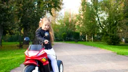 (P) Cât costă o motocicletă pentru copii? Rentează achiziția?