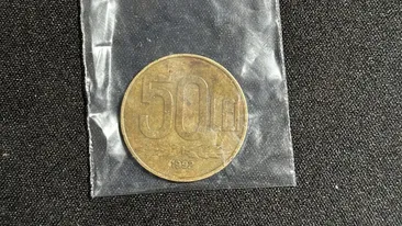 Dacă o găsești pe acasă, ai dat lovitura! Cu cât se vinde celebra monedă de 50 de lei din anii '90, acum, în august 2024