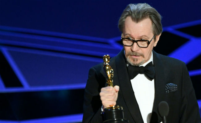 Premii Oscar 2018. Gary Oldman, trofeul pentru cel mai bun actor în rol principal. NU îl recunoști în filmul „Darkest Hour”
