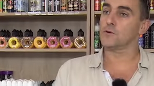 Cel mai stupid jaf din istorie! Păgubitul a chemat hoţii să îl mai jefuiască o dată şi ei au revenit. VIDEO