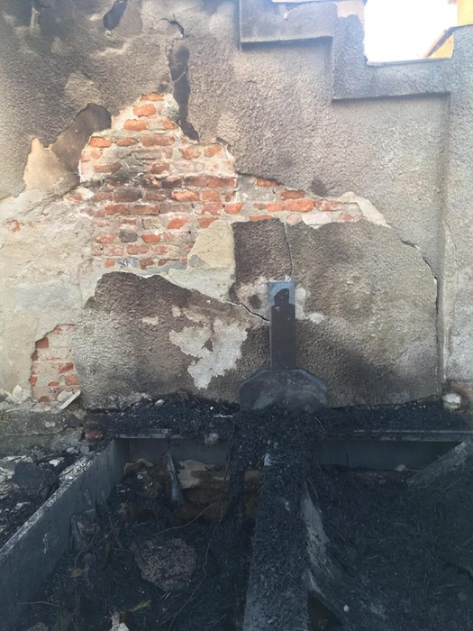 FOTO. Mormântul lui Marius Martinescu, fost primar al Lugojului, incendiat! “Se văd lovituri pe cruce, cineva a spart-o!”