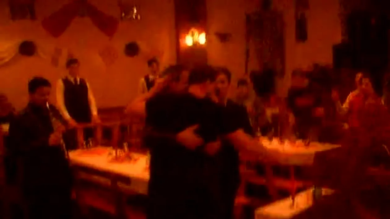 Dedesubturile unei petreceri de pomina: ce spun ospatarii si mai ales fetele cu care a baut Jean Claude Van Damme pana a cazut lat