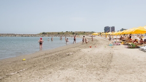 Ce au găsit turiștii pe plajă, în Mamaia. Nu le-a venit să creadă când au văzut asta