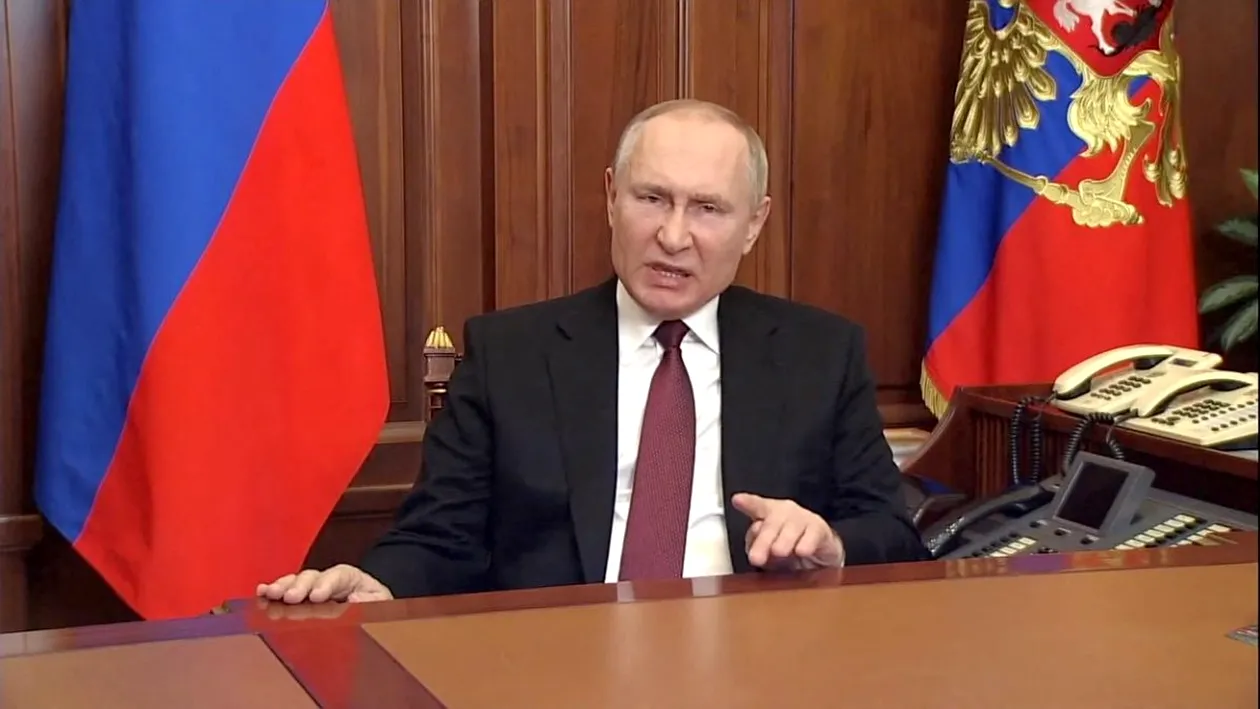 Semnificaţia ascunsă din ţinuta lui Vladimir Putin. De ce a purtat cravata vişinie când a anunţat că va invada Ucraina