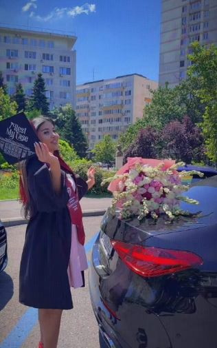 Bucurie mare în familia lui Sile Cămătaru! Fiica lui cea mică a terminat facultatea
