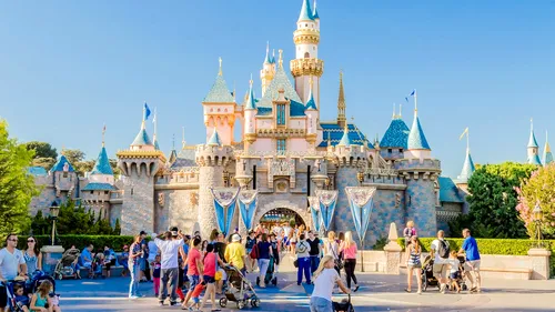 Disneyland a fost transformat într-un centru uriaș de vaccinarea anti-COVID! „Va găzdui primul supercentru de vaccinare”