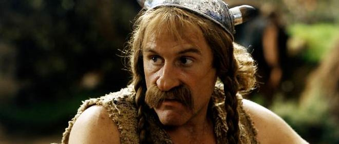 Faimosul Gerard Depardieu, în rolul lui Obelix

scos pe brațe

dintr-un restaurant libanez la București!