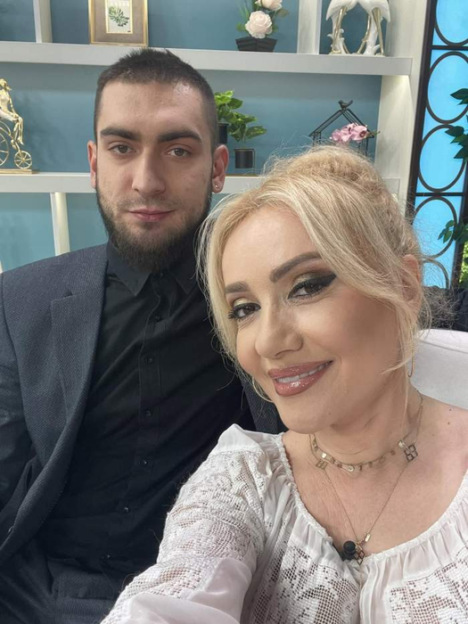 Ce imagini a publicat Adriana Ochișanu cu fiul ei, după ce s-a trezit din comă. Nepotul lui Nicolae Botgros trece în continuare prin clipe grele