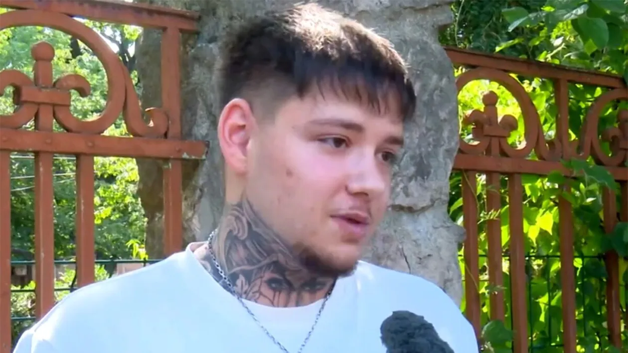 Acest elev din Craiova, tatuat până-n gât, nu a putut da Bacalaureatul în vară, pentru că a rămas corigent la limba franceză: M-am certat cu profesoara!. Ce zice că a făcut acum, în sesiunea de toamnă