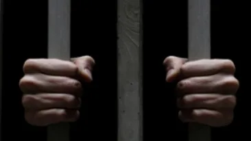 Un barbat si-a inscenat propriul jaf pentru a-si recupera banii pierduti la aparate