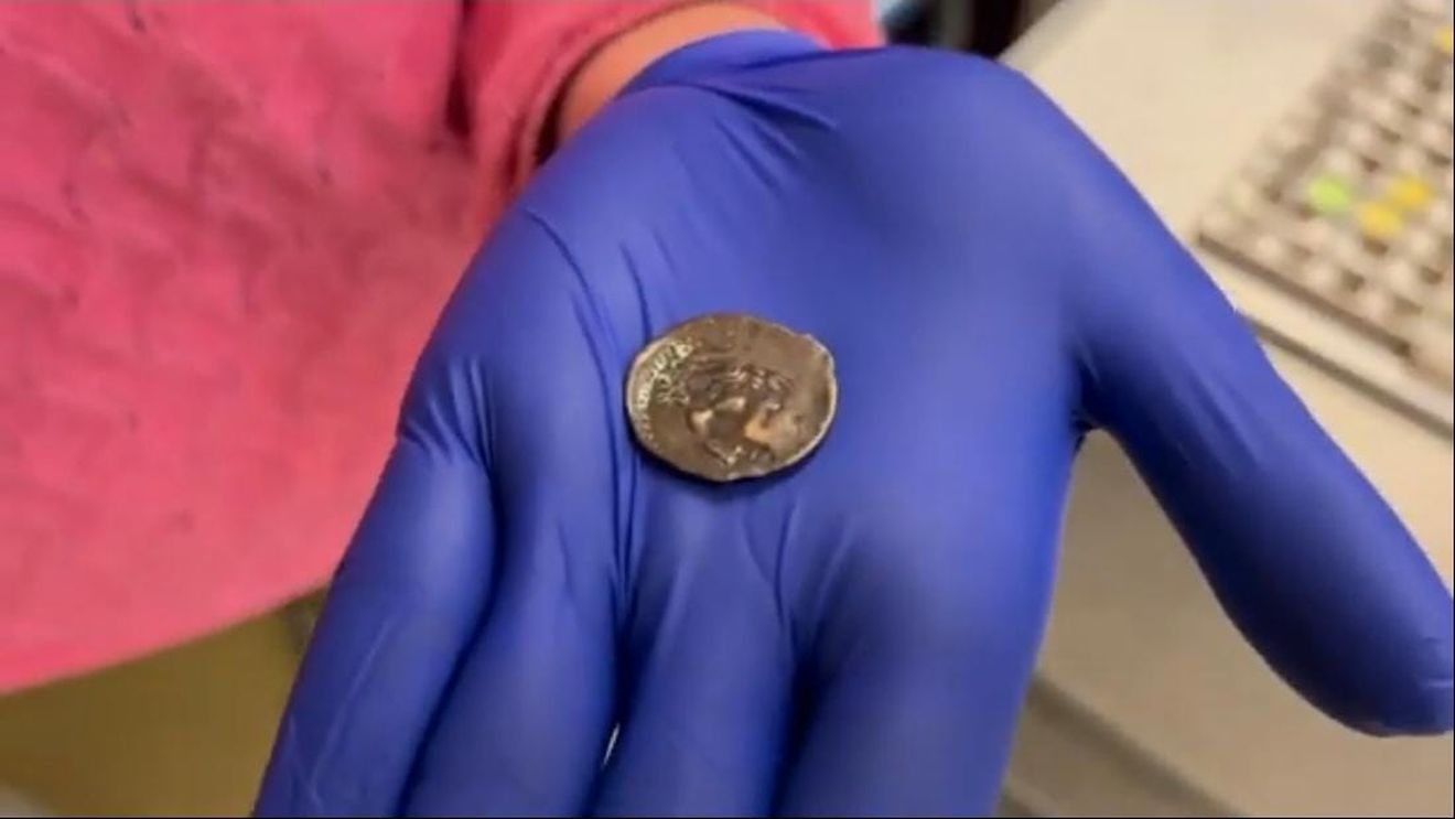Un bărbat a plătit un bilet de autobuz cu o monedă. După 70 de ani s-a aflat ce comoară antică era, de fapt