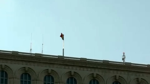 Palatul Parlamentului are nevoie de un steag mai mare. Cât ar costa ”moftul” aleşilor