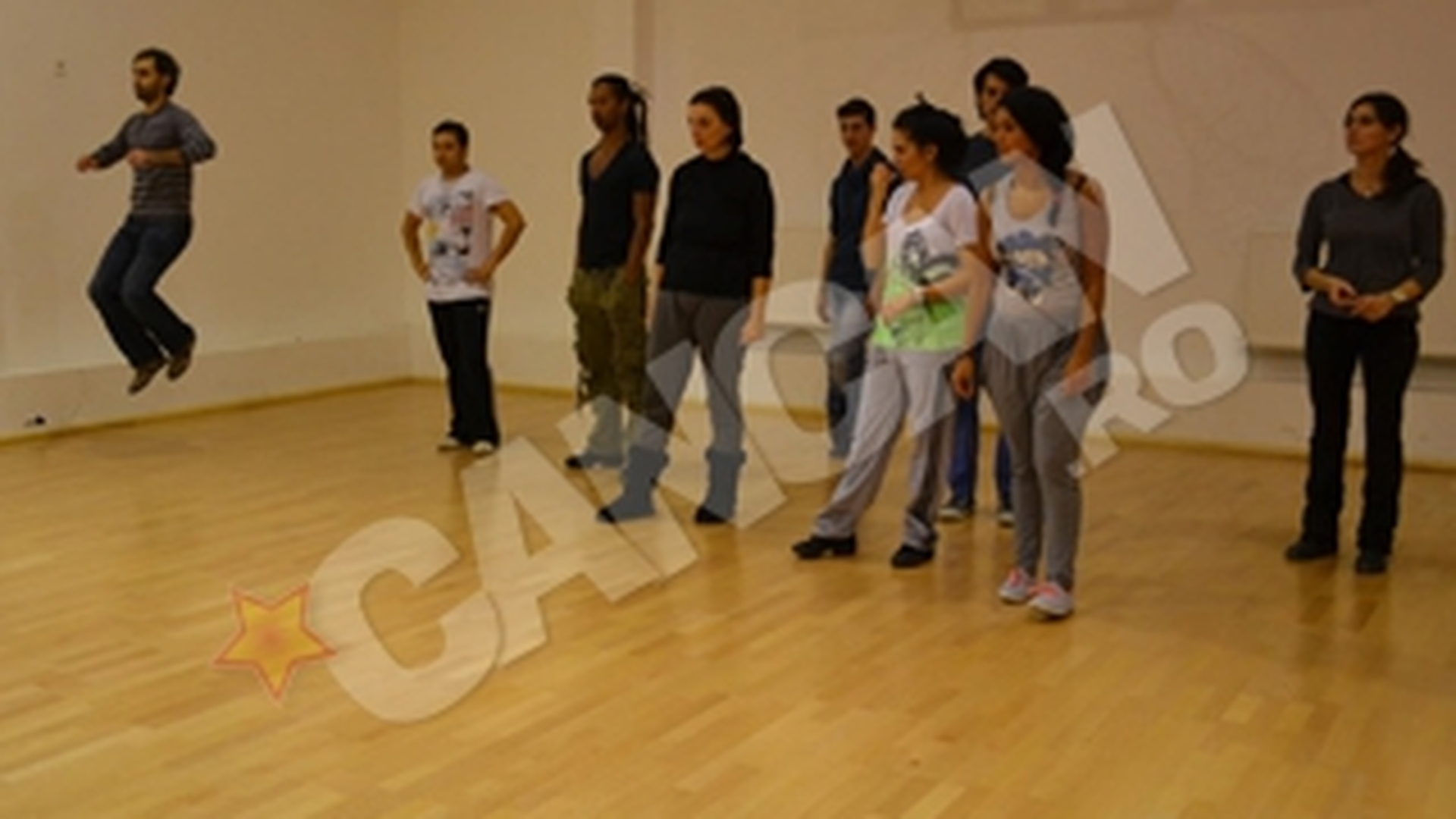 Carmen Tanase danseza pentru Doinita Oancea! Se antreneaza cot la cot