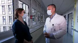 Povestea chirurgului român care a emigrat în Franța și a ajuns să fie printre puținii medici care operează asistat de robot
