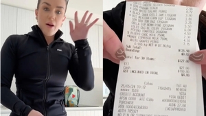 A vrut să achite cumpărăturile la supermarket prin cash şi card, dar ce a păţit a lăsat-o fără cuvinte. A postat instant bonul