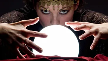 Doua studente din Suceava au fost fraierite de ghicitoare! Le-au smuls cate un fir de par din cap, le-au suflat in palma, le-au luat banii si au disparut!