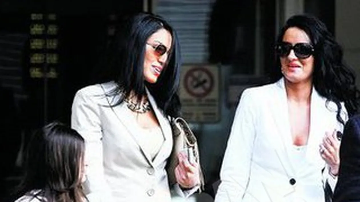 De mana cu fiica artistului