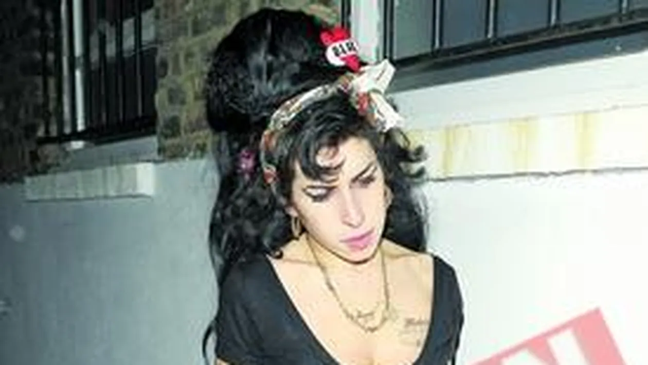 Amy a vomitat pe rochia imprumutata