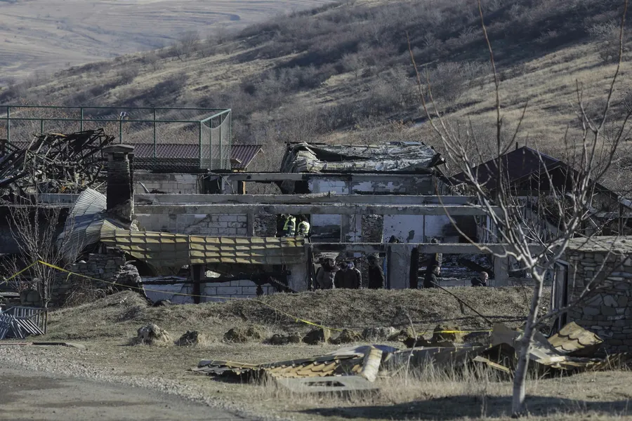 Cornel Dinicu, la reconstituirea la fața locului în complexul Ferma Dacilor. Sursă foto: Inquam Photos / George Calin