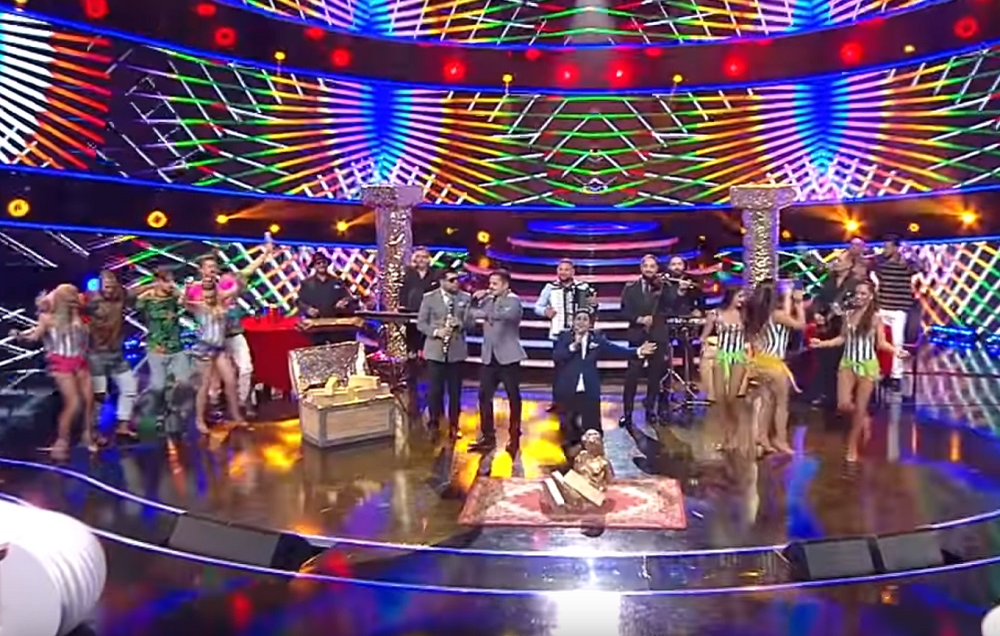 Andreea Bălan s-a “rupt” pe maneaua lui Vali Vijelie, “Dușmanii îmi poartă pică”. Dansul ei face senzație pe Internet