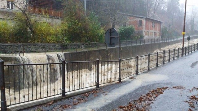 Situaţie critică în Italia! Inundaţiile au făcut prăpăd :”E mai rău decât în ’94. Ne este foarte frică’’