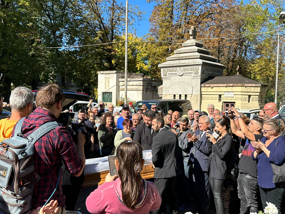 Alexandru Arșinel a fost înmormântat în cimitirul Bellu, duminică, în jurul prânzului (Foto: CANCAN.RO)
