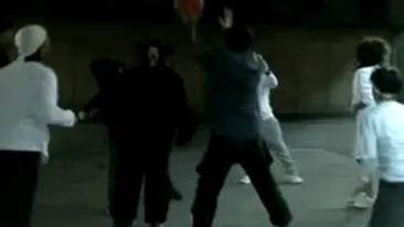 VIDEO de senzatie! Cea mai tare campanie de protejare a biciclistilor in trafic!