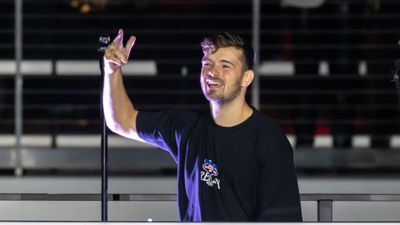 Martin Garrix a fost operat! Ce intervenție a suferit celebrul DJ internațional